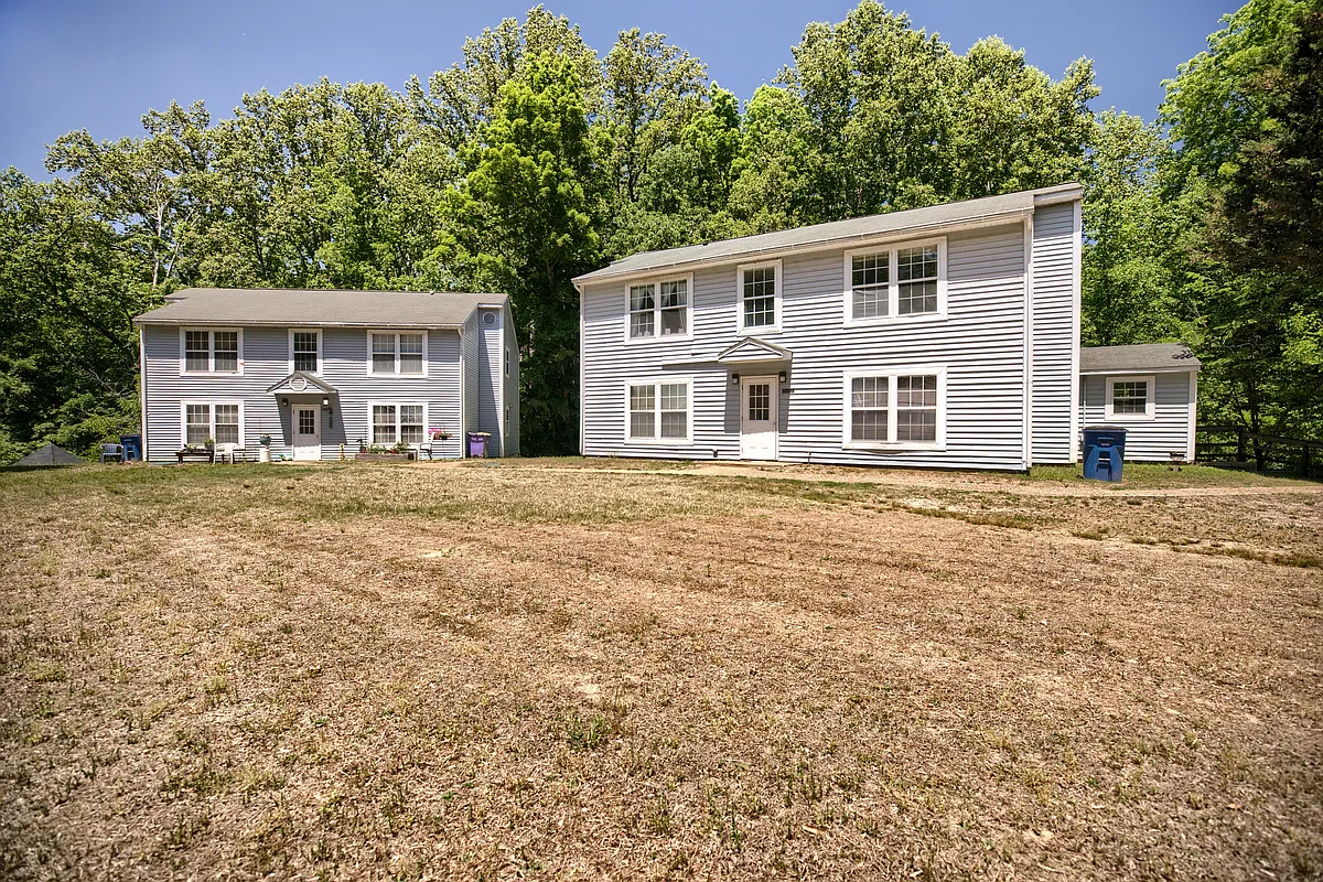 Photo 2 of 10 - 6667 Cedar Lake Dr #2-1 - Gloucester, VA Building Photo - 6667 Cedar Lake Dr #2-1