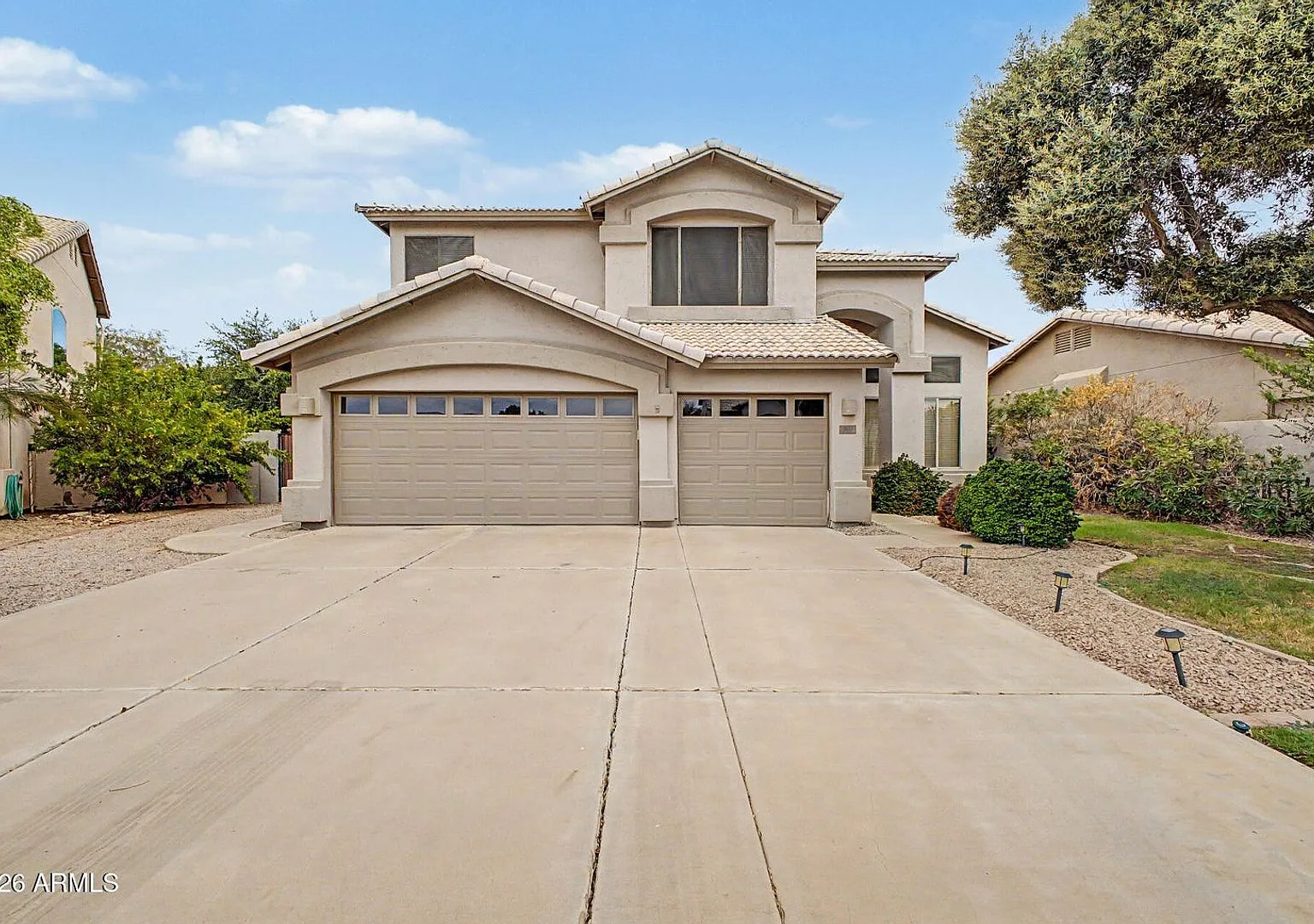Beautiful 5 Bedroom home in Gilbert — Photo 1
