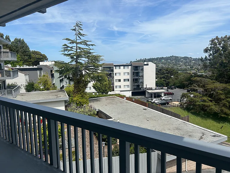Hutton Terrace Apartments — Photo 8