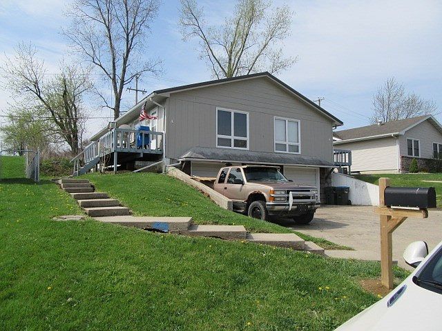 2nd image of 210 E Porter St