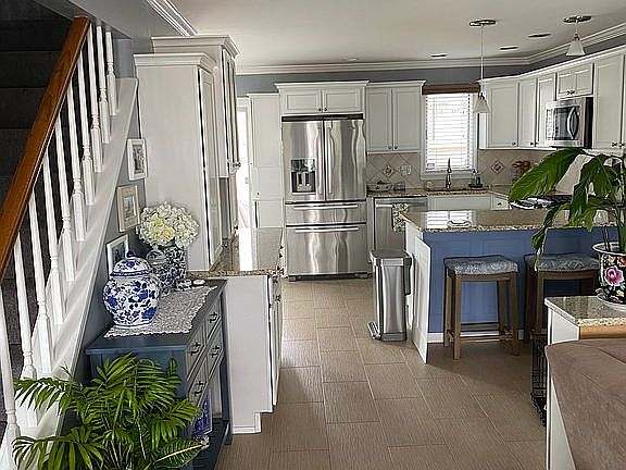 Title flooring entire 1st fl