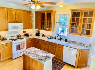 1043 Hague Ave, Saint Paul, MN 55104