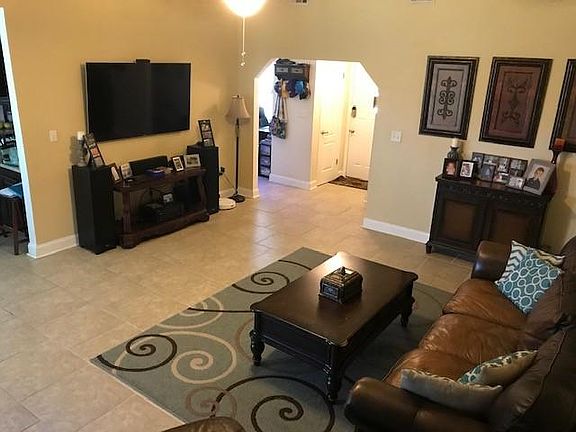 3rd image of 802 Melissa Ct
