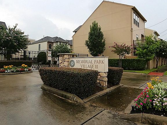 Highly desirable gated community in the heart of the Washington Avenue corridor.