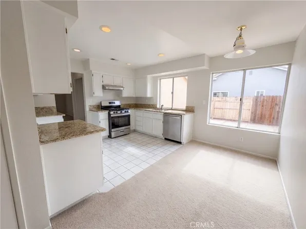 2565 W Fairview Dr, Rialto, CA 92377