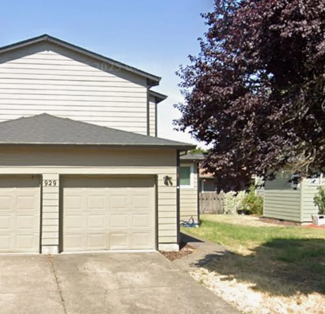 929 S School St — Photo 1