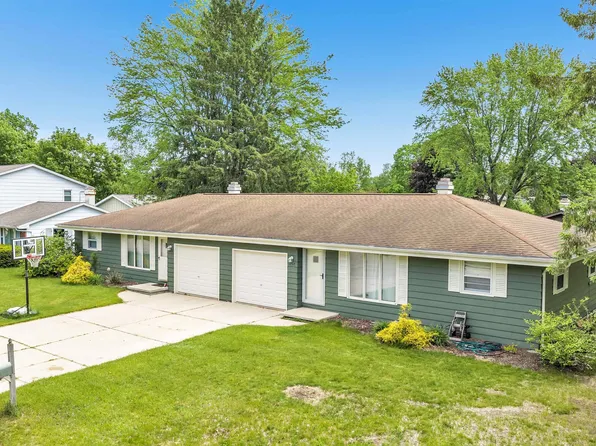1715 Edgehill Dr, Green Bay, WI 54304