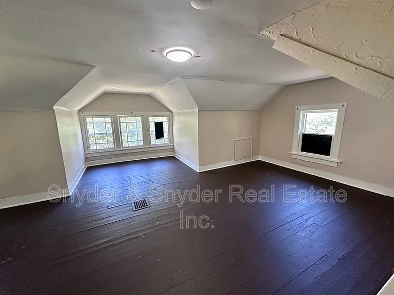 700 Noble Ave — Photo 10
