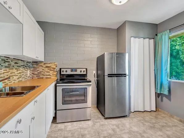 2551 W ROSE Lane #222, Phoenix, AZ 85017