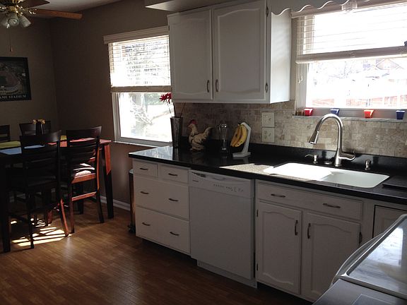 3rd image of 121 Basswood Cir