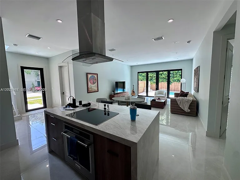 8410 SW 65th Ave — Photo 4