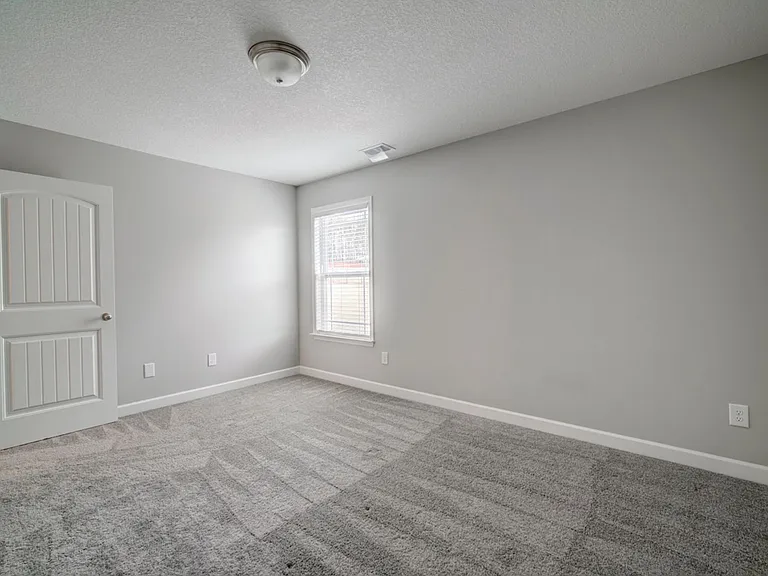 732 Shelburne Ln — Photo 37
