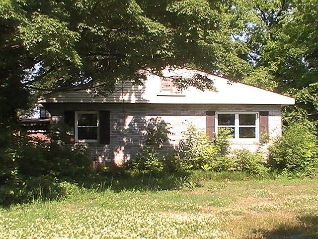 2nd image of 413 Mill St