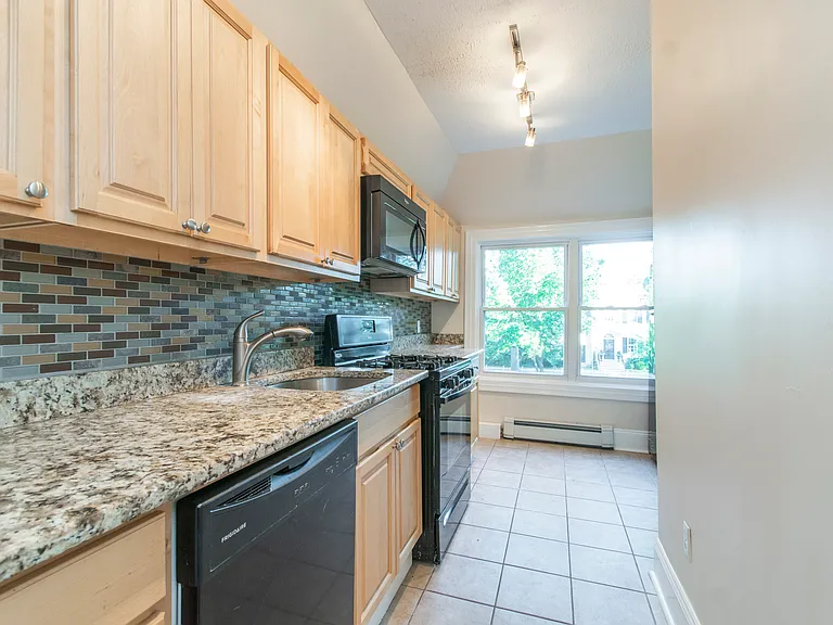 291-293 Nassau St #111 — Photo 14