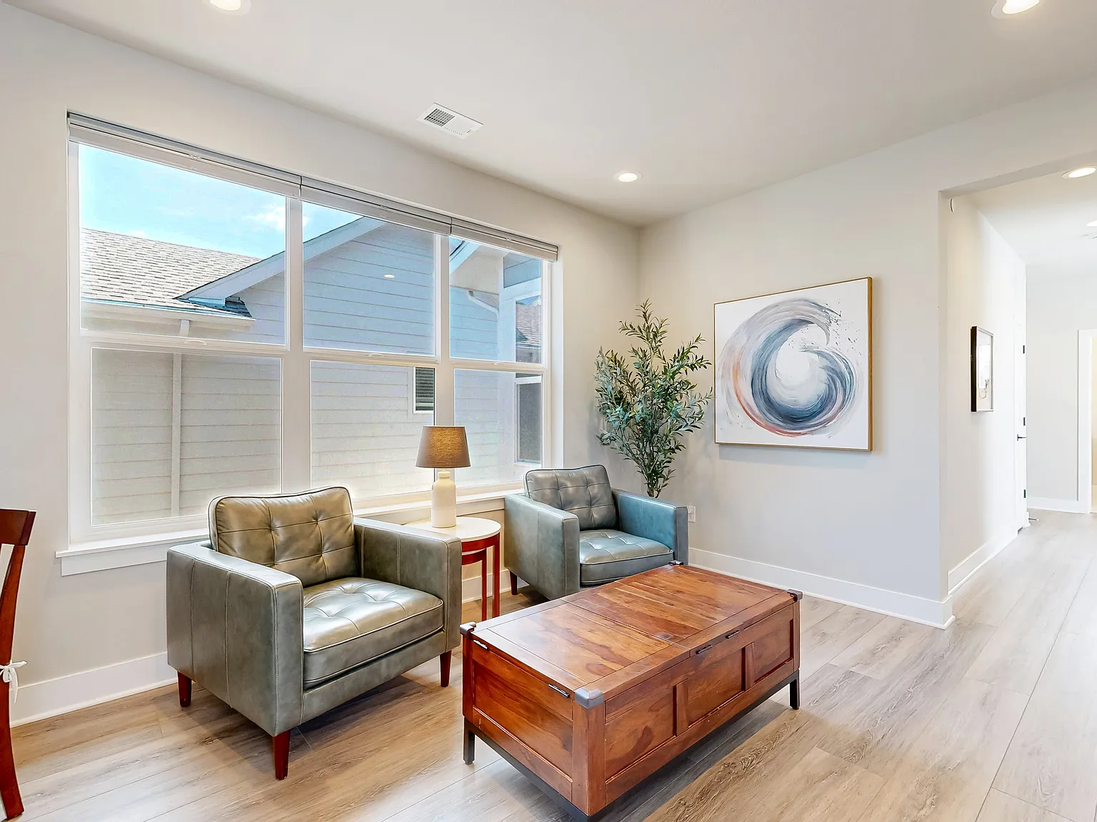 4 bed, 3607 sqft, $6,900 — Photo 4