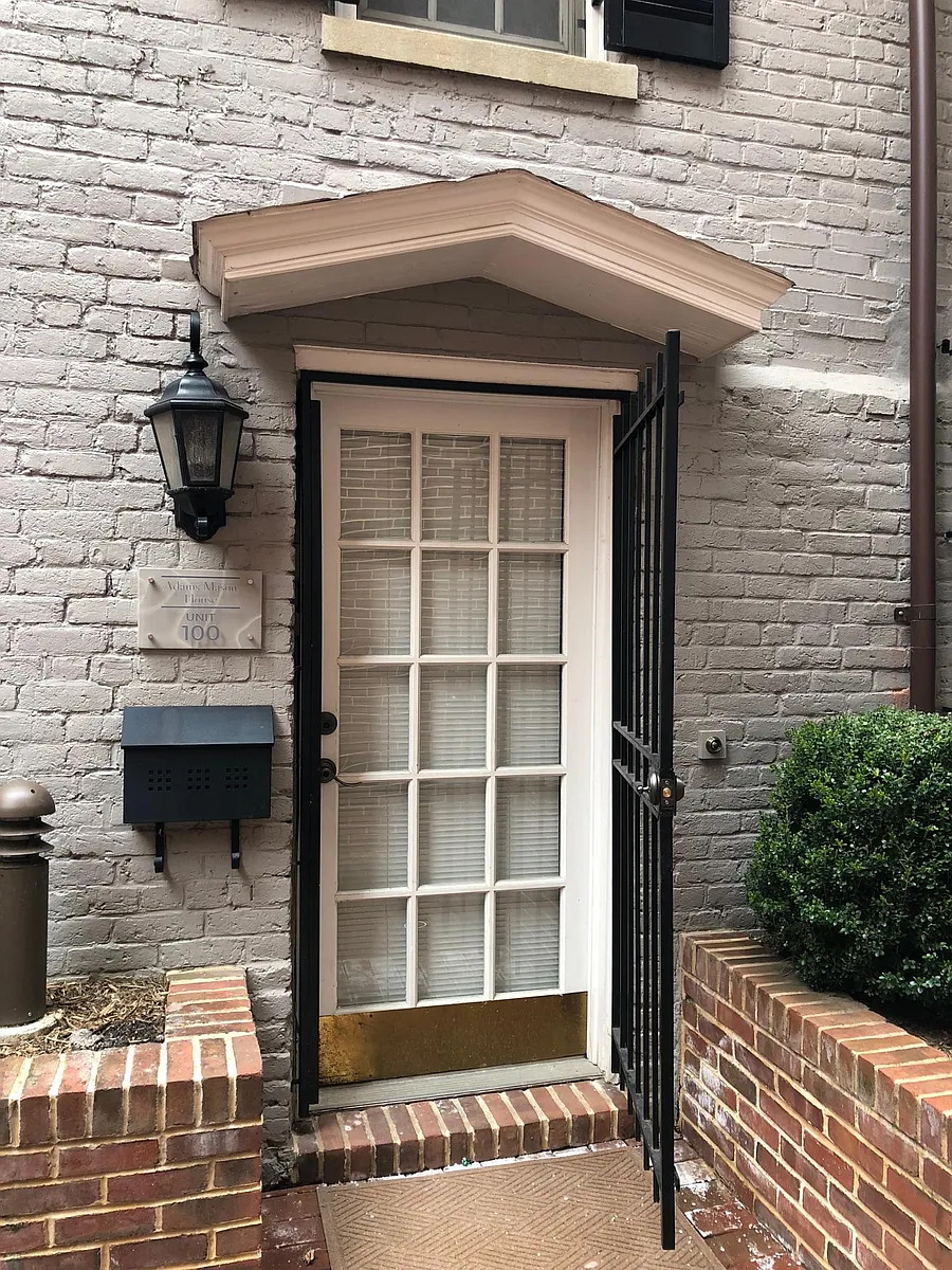 Building Photo - 1072 Thomas Jefferson St NW #100