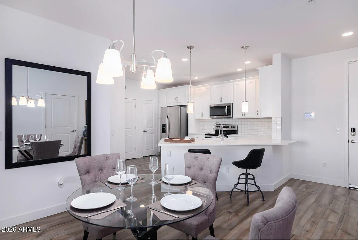 2 bed, 2.0 bath, 1346 sqft, $4,000 — Photo 4