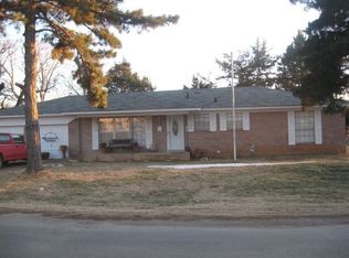 710 Brown Ave, Comanche, OK 73529