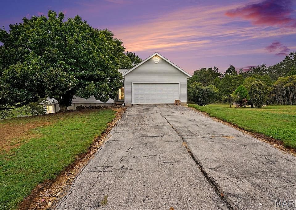 1st image of 875 Crider Ln