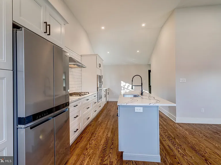 308 Lenox Rd — Photo 8