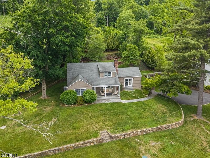 1st image of 622 River Rd