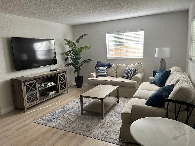 299 E Central Blvd #3 — Photo 4