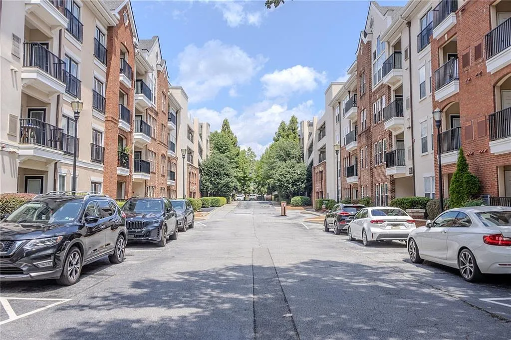 1 bed, 1.0 bath, 752 sqft, $1,750 — Photo 3