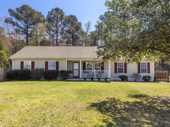 101 Barrington Court, Maple Hill, NC 28454