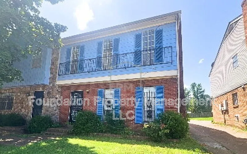 1317 Royal Oaks Cv