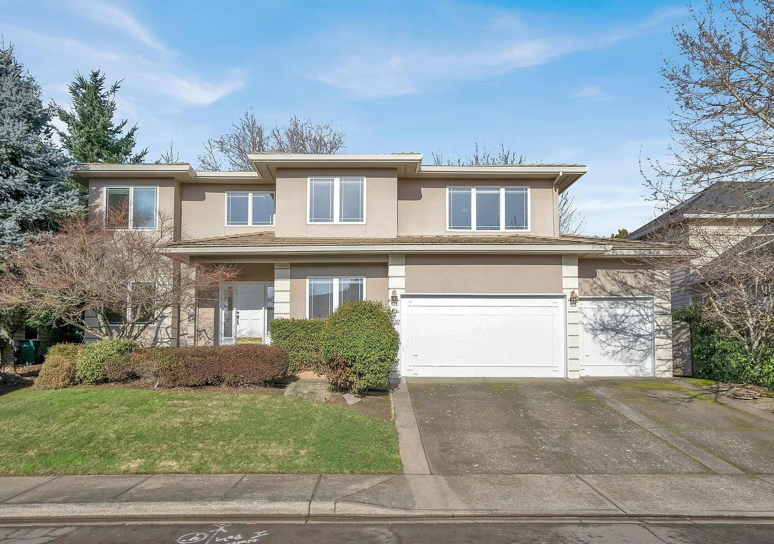 Spacious 4-bdr/2.5-bath custom home. 3-car garage, fenced yard, lots of recent updates! — Photo 1