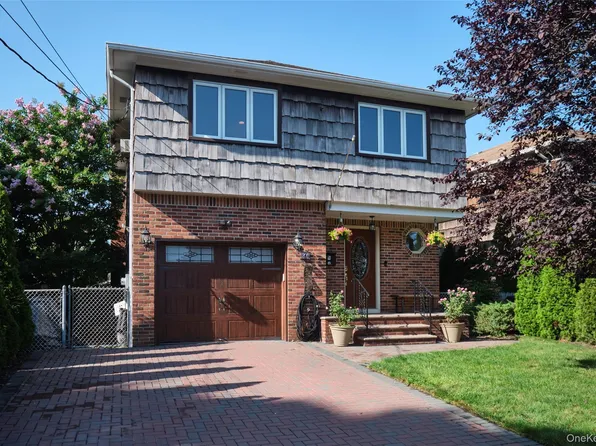 34 Vandewater Avenue, Floral Park, NY 11001