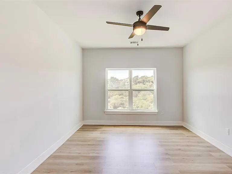 2500 Longview St #402 — Photo 15