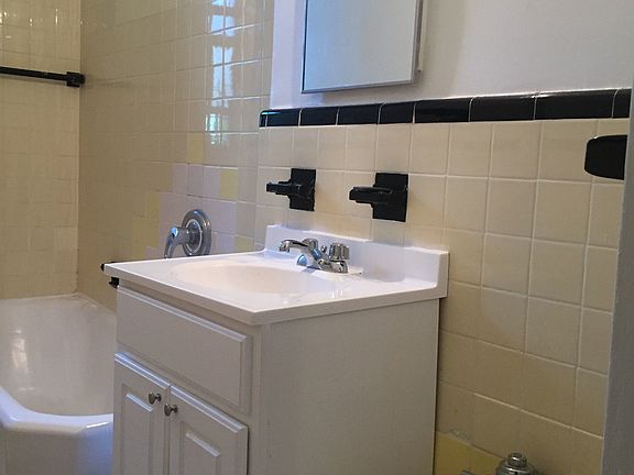5th image of 63 Adrian Ave APT 1D