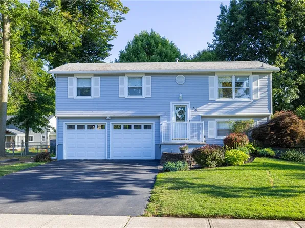 36 Timberwood Dr, Hilton, NY 14468