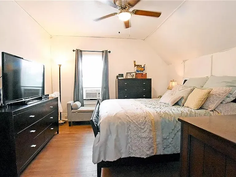 223 Armington St — Photo 8