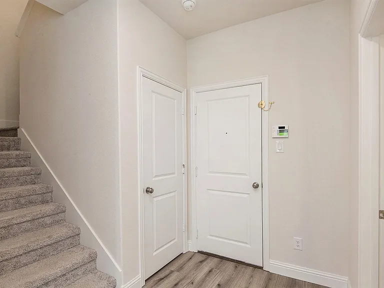 4525 Bishop St — Photo 3