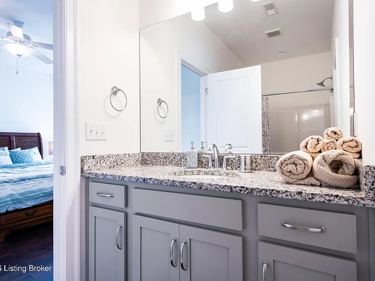 9507 Civic Way — Photo 31