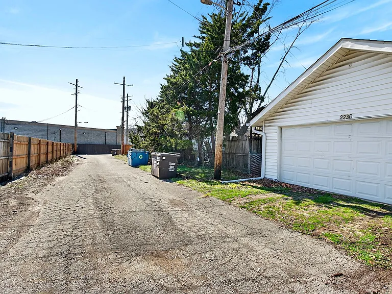 2230 Richert Pl — Photo 29