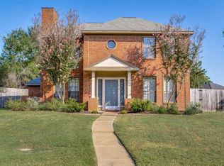 412 Raintree Cir, Desoto, TX 75115
