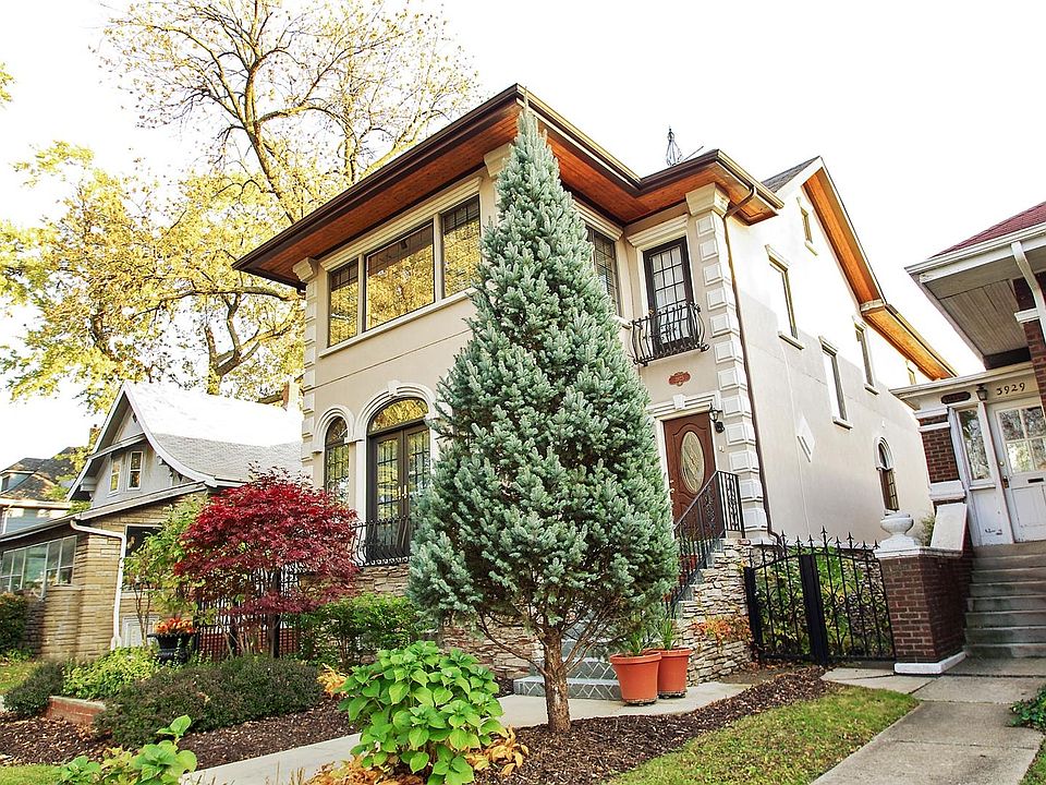 Home with Spectacular Curb Appeal - Split into 2 Apartments
