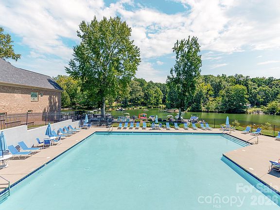 3rd image of 7883 Mariners Pointe Cir