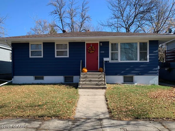 1300 5th Ave NW, East Grand Forks, MN 56721