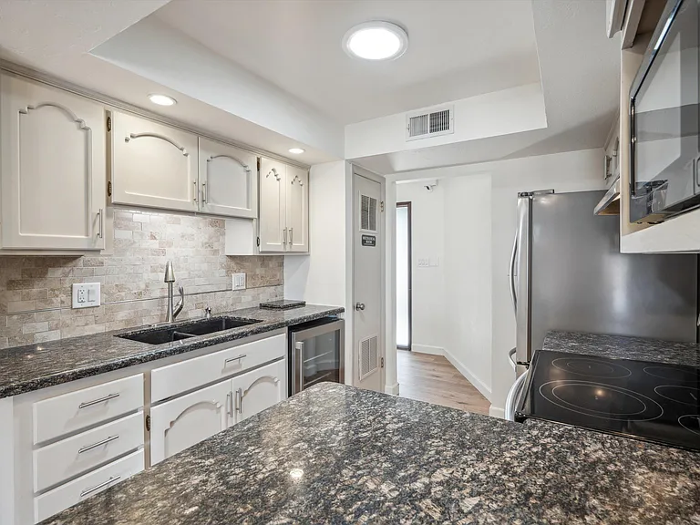 W Paradise Dr — Photo 5