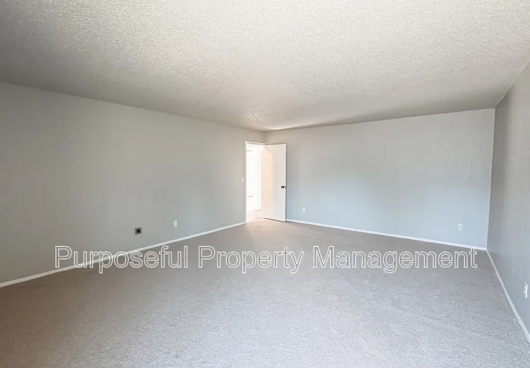 8224 NW 87th St — Photo 28
