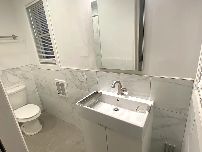 25-26 Hoyt Ave S #2 — Photo 6