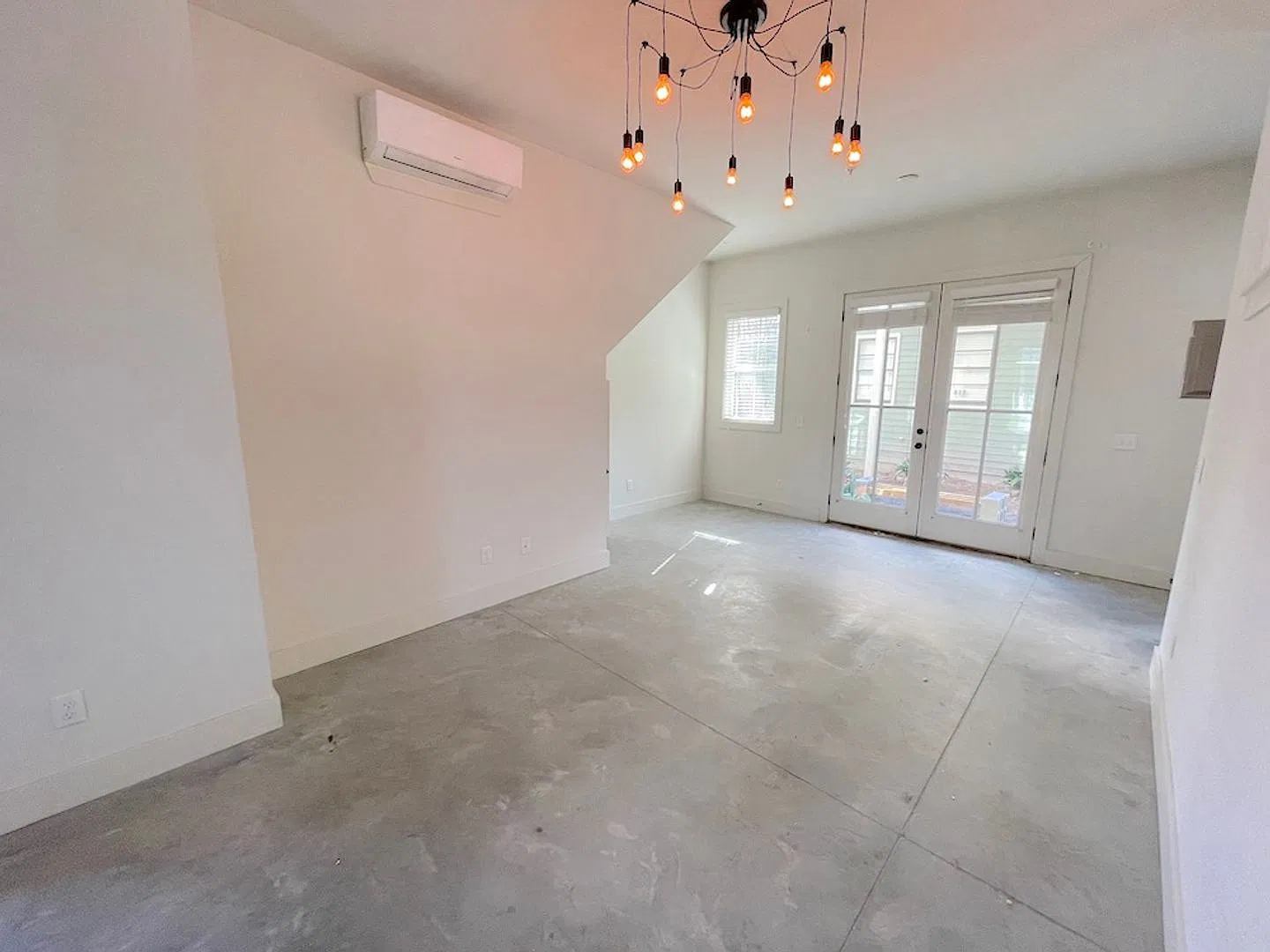 609 E Duffy Ln — Photo 3