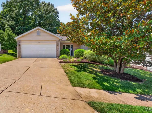219 Copper Mountain Dr, Fenton, MO 63026