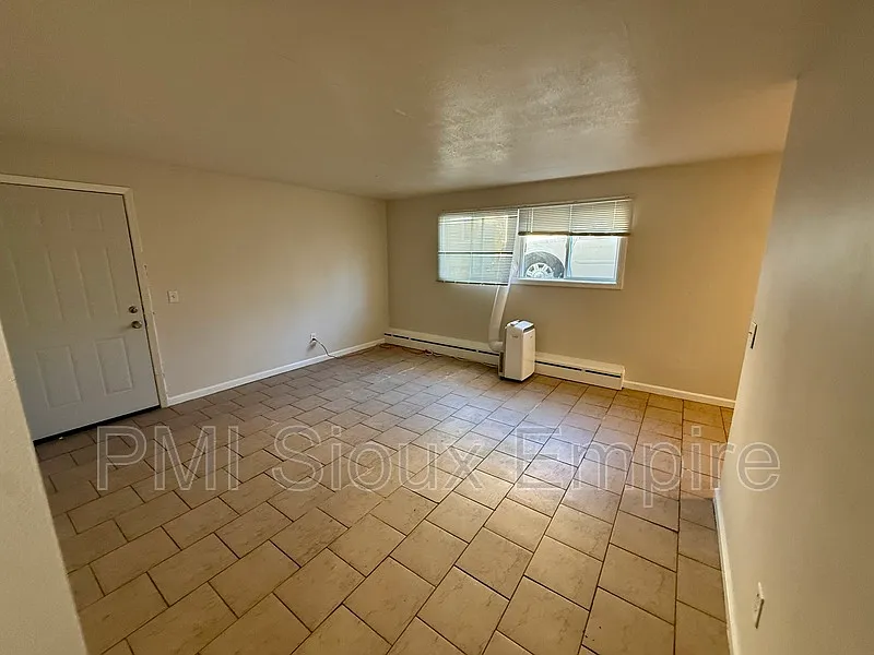 2 bed, 1.0 bath, 850 sqft, $800 — Photo 4