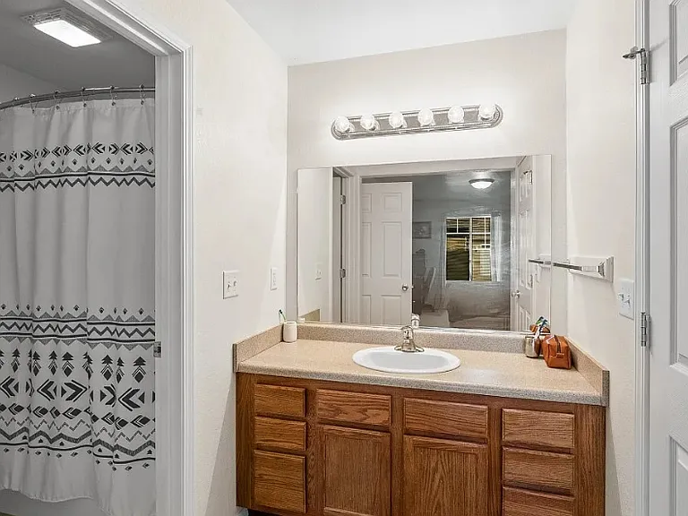825 Forestglen Dr #D — Photo 4