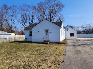 1132 Meadowlawn Dr, Pontiac, MI 48340